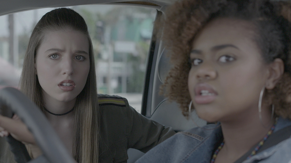 Paris Smith y Dara Reneé en Un Intruso en mi Familia