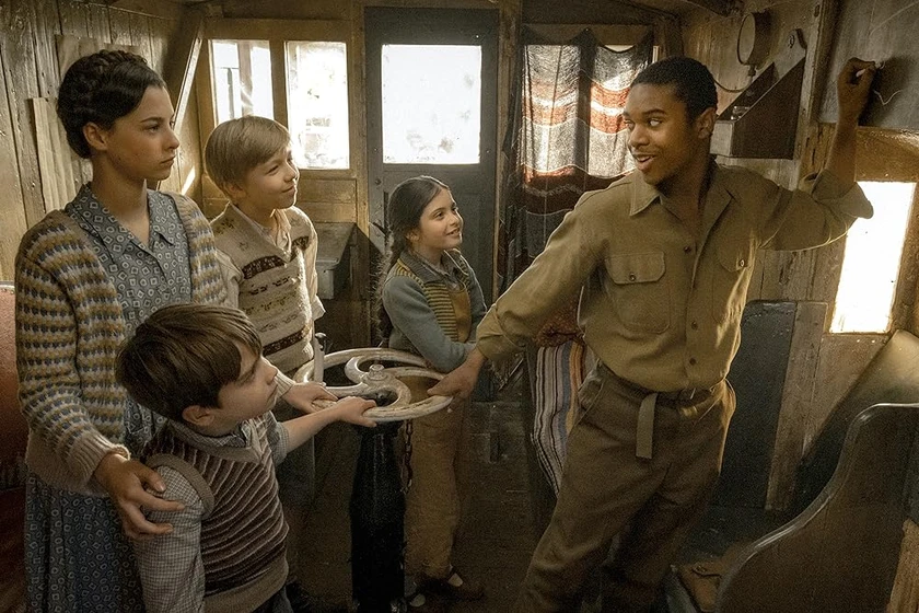 Beau Gadsdon, Austin Haynes y Eden Hamilton en el-regreso-de-los-ninos-del-ferrocarril