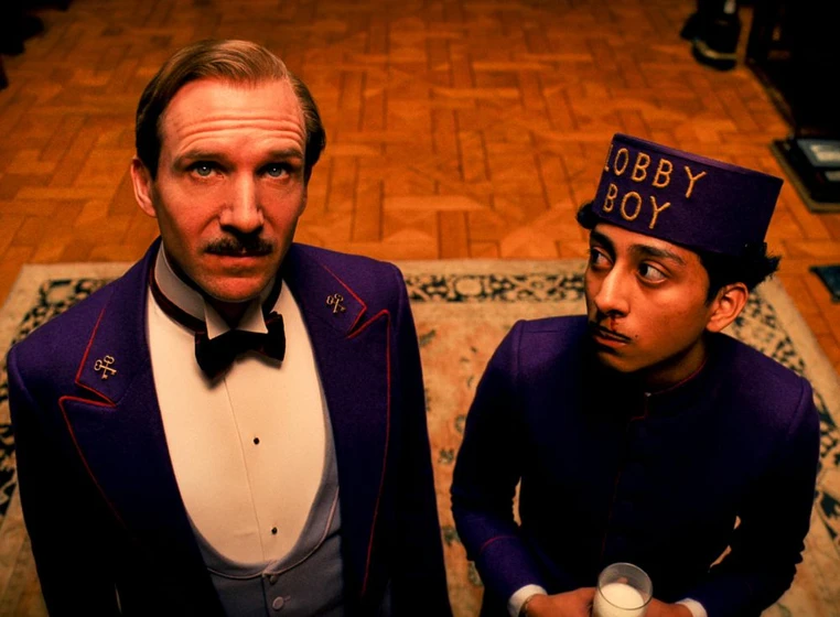 Ralph Fiennes y Tony Revolori en El Gran Hotel Budapest