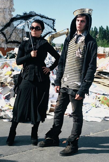 Jey Crisfar y Katharina Klewinghaus en Otto; or up with dead people