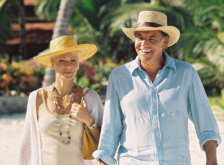 Claudine Wilde y Christian Kohlund en Dream Hotel: Seychelles