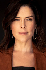 photo of person Neve Campbell