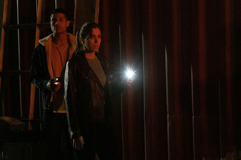 Julia Terranova y Capri-Antoine Vaillancourt en Tras una Buena Apariencia