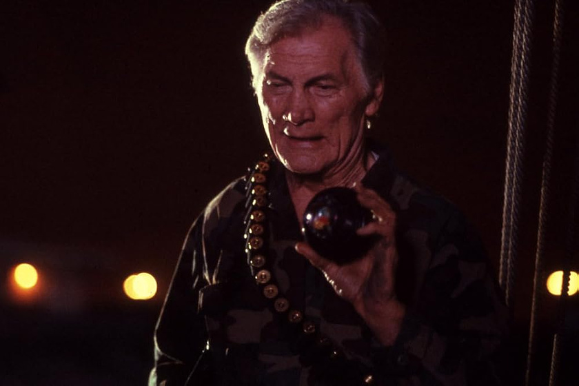 Jack Palance en cyborg-2-la-sombra-del-cristal