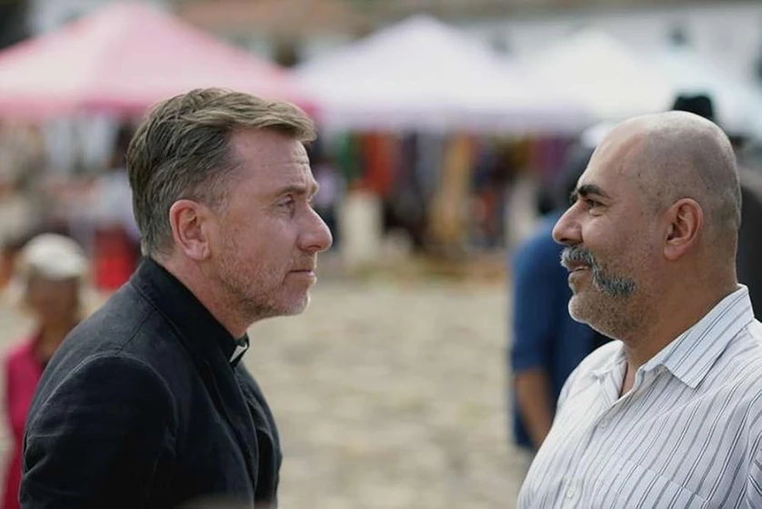 Tim Roth y Julio Pachón en el-padre-la-venganza-tiene-un-precio