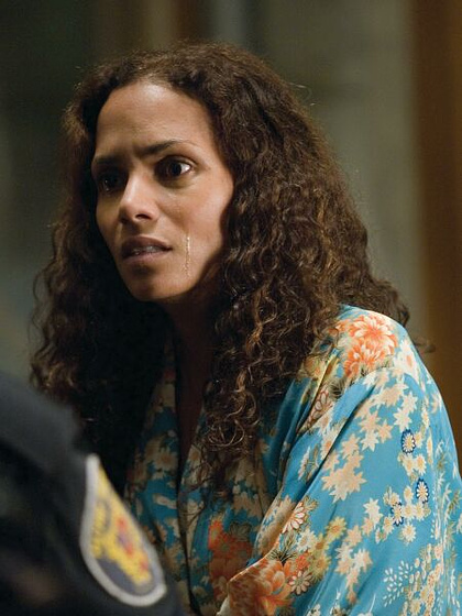 Halle Berry en Cosas que Perdimos en el Fuego