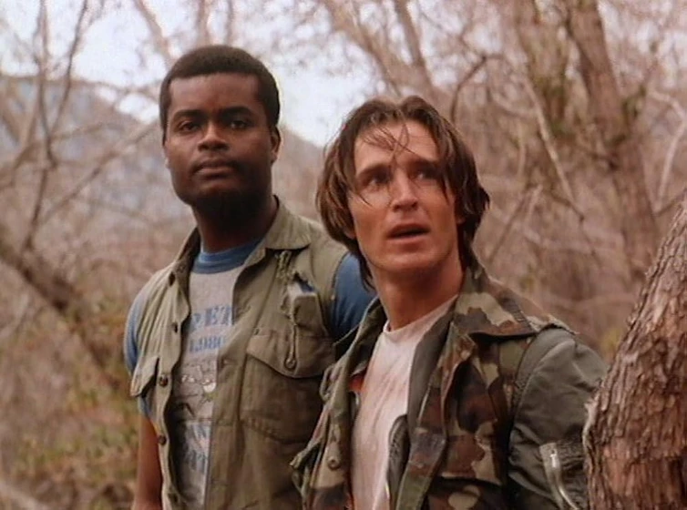 Ted Prior y James Adam Tucker en nacido-para-matar-1989