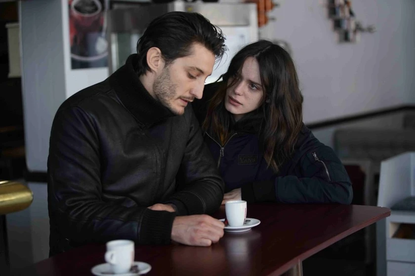 Pierre Niney y Stacy Martin en los-amantes