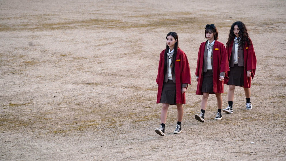 Hong Ye-ji, Yeoreum y Lee Hwa-won en teaching-practice-idiot-girls-and-school-ghost-2