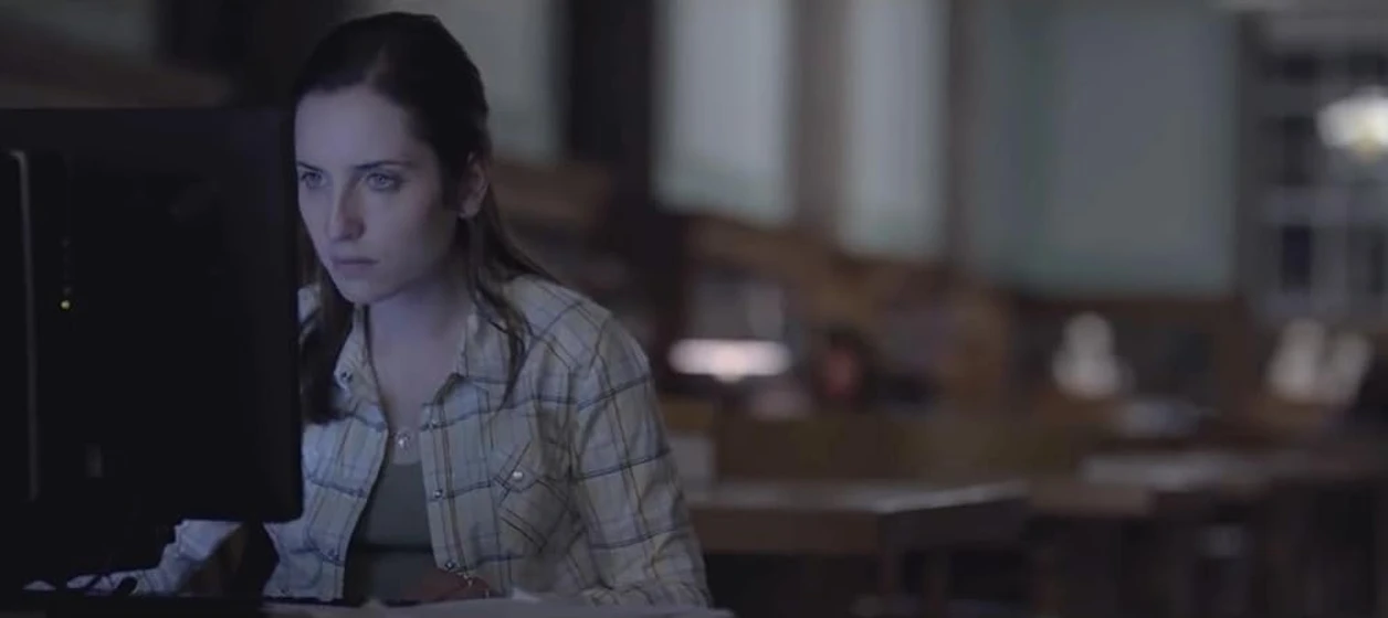 Zoe Lister-Jones en consumed