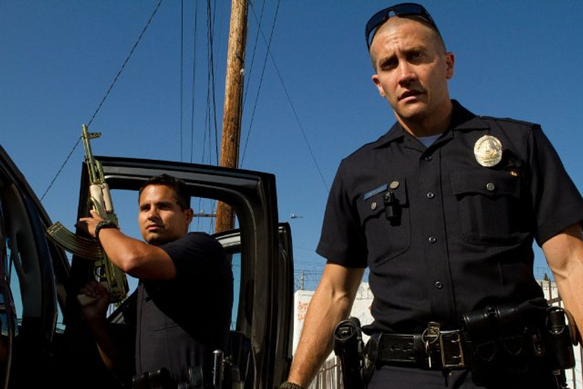 Jake Gyllenhaal y Michael Peña en Sin tregua