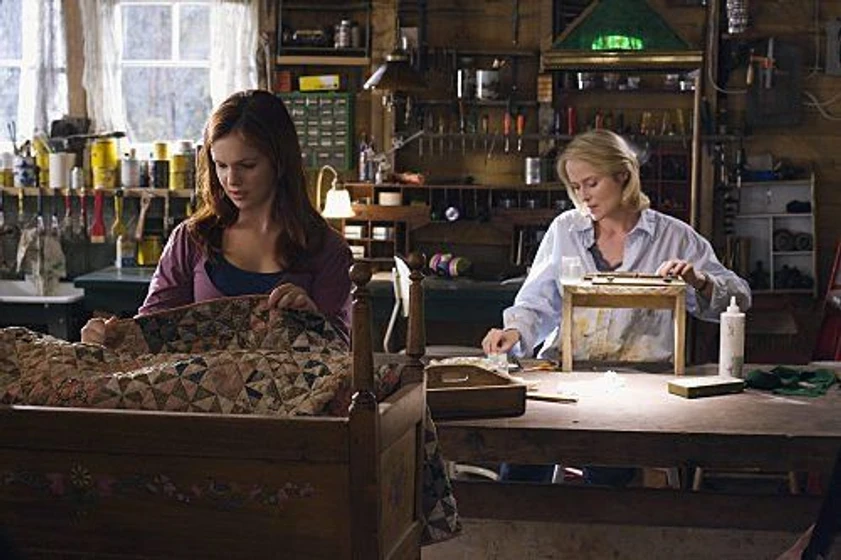 Jennifer Ehle y Amber Tamblyn en la-hija-de-los-russell