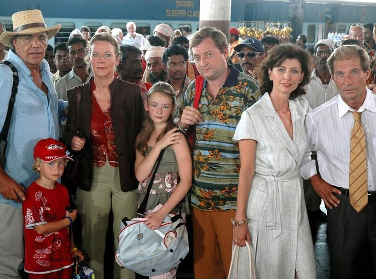 Maria Ehrich, Christian Kohlund, Maximilian Krückl, Michael Lesch, Darius Kracht, Marijam Agischewa y Marion Kracht en Dream Hotel: India