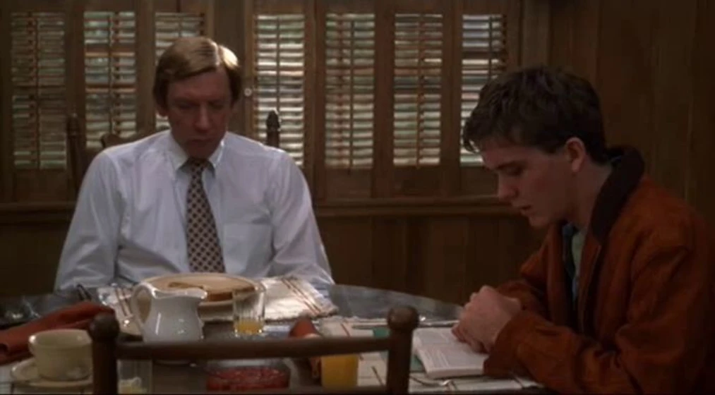 Donald Sutherland y Timothy Hutton en gente-corriente