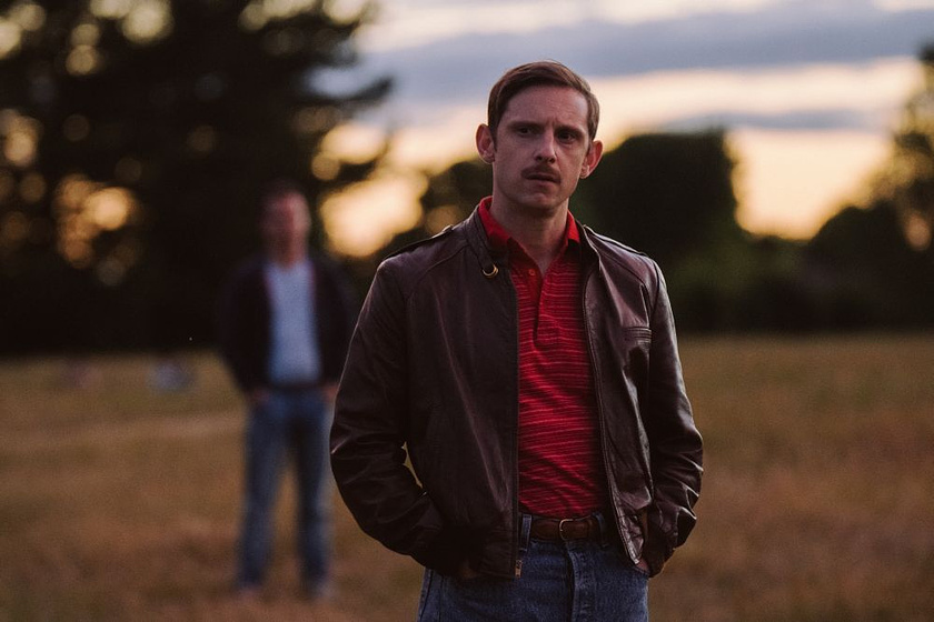 Jamie Bell en Desconocidos