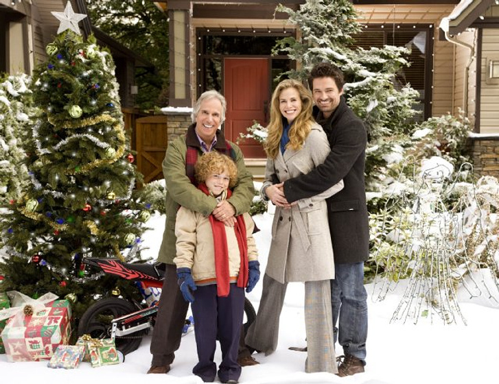 Henry Winkler, Brooke Burns, Connor Christopher Levins y Warren Christie en La Mejor Época del Año