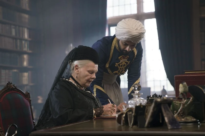 Judi Dench y Ali Fazal en la-reina-victoria-y-abdul