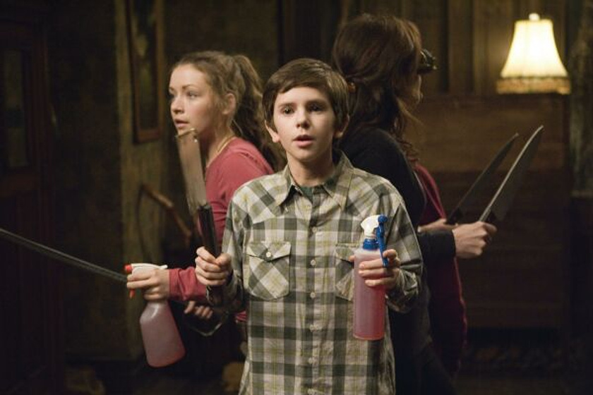 Sarah Bolger y Freddie Highmore en Las Crónicas de Spiderwick