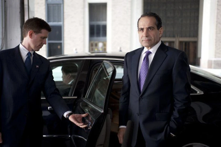 Tony Shalhoub en too-big-to-fail
