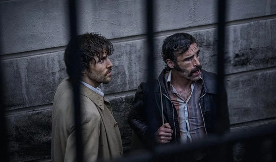 Colin Morgan y Dara Devaney en emboscada-2023