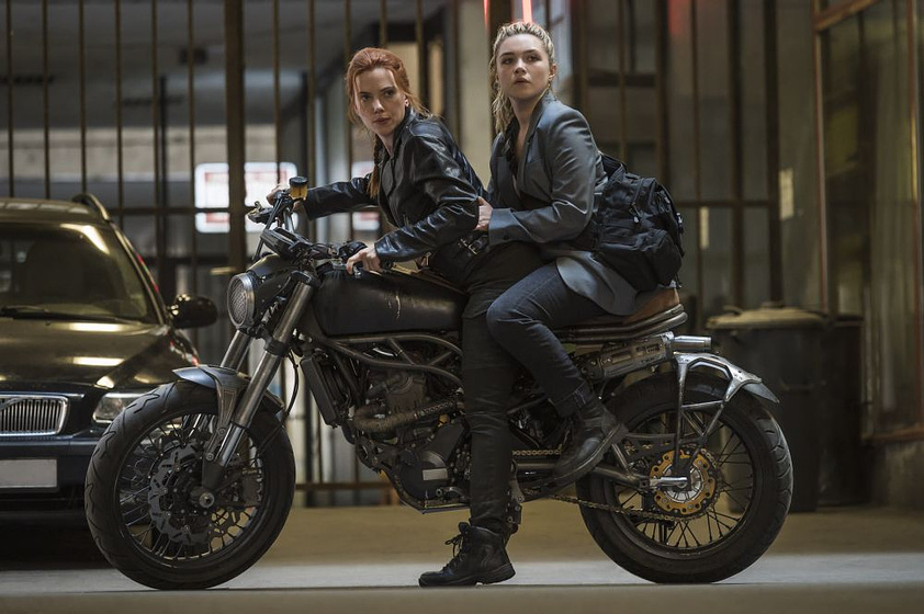 Scarlett Johansson y Florence Pugh en Viuda Negra