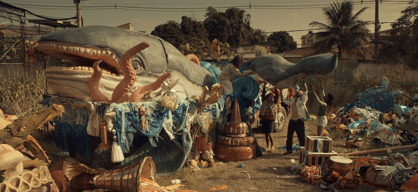 Imagen de A Whale can be Torn apart Like a Samba School