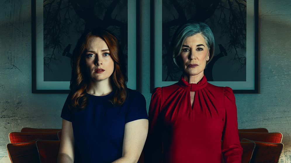 Sonja Smits y Alex Paxton-Beesley en Los Secretos de Mi Familia