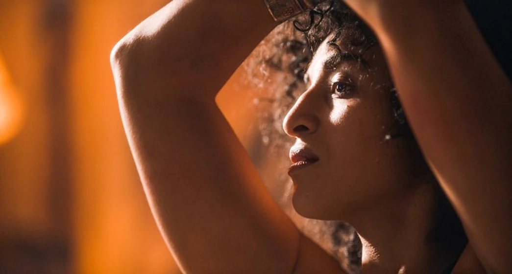 Camélia Jordana en curiosa