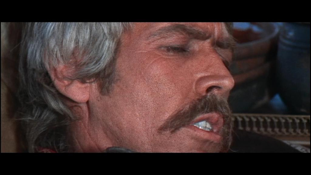 James Coburn en Agáchate, maldito