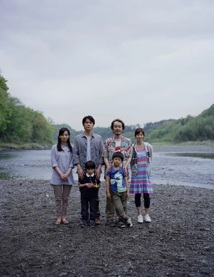 Machiko Ono, Yoko Maki, Lily Franky y Masaharu Fukuyama en de-tal-padre-tal-hijo