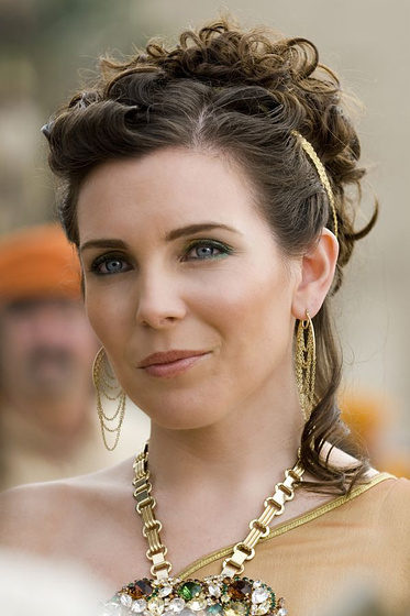 June Diane Raphael en Año Uno