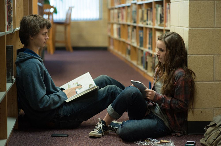 Kaitlyn Dever y Ansel Elgort en Hombres, mujeres y niños