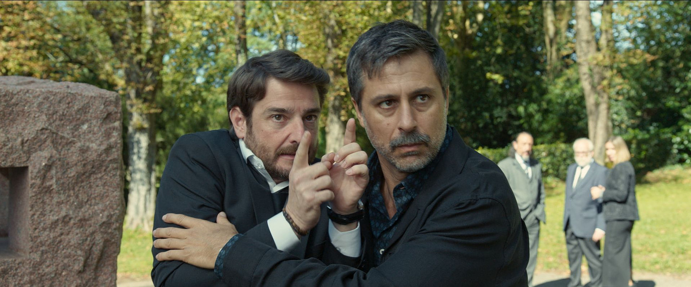 Hugo Silva y Gorka Otxoa en Un Funeral de Locos