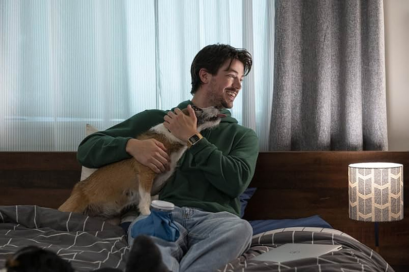 Grant Gustin en Puppy Love