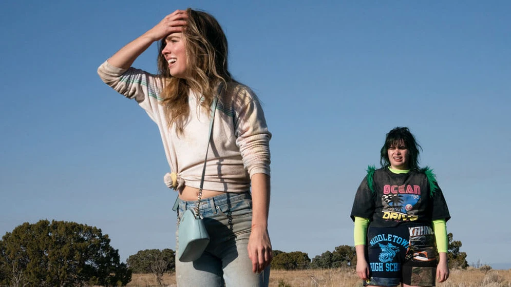 Haley Lu Richardson y Barbie Ferreira en unpregnant