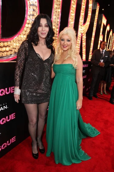 Cher y Christina Aguilera en burlesque (Premiere en Los Angeles. Noviembre 2010)