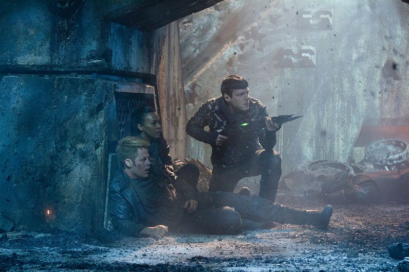 Zoe Saldana, Chris Pine y Zachary Quinto en Star Trek. En la oscuridad