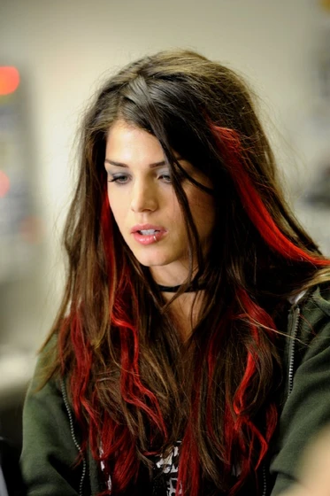 Marie Avgeropoulos en fugitiva-a-los-17