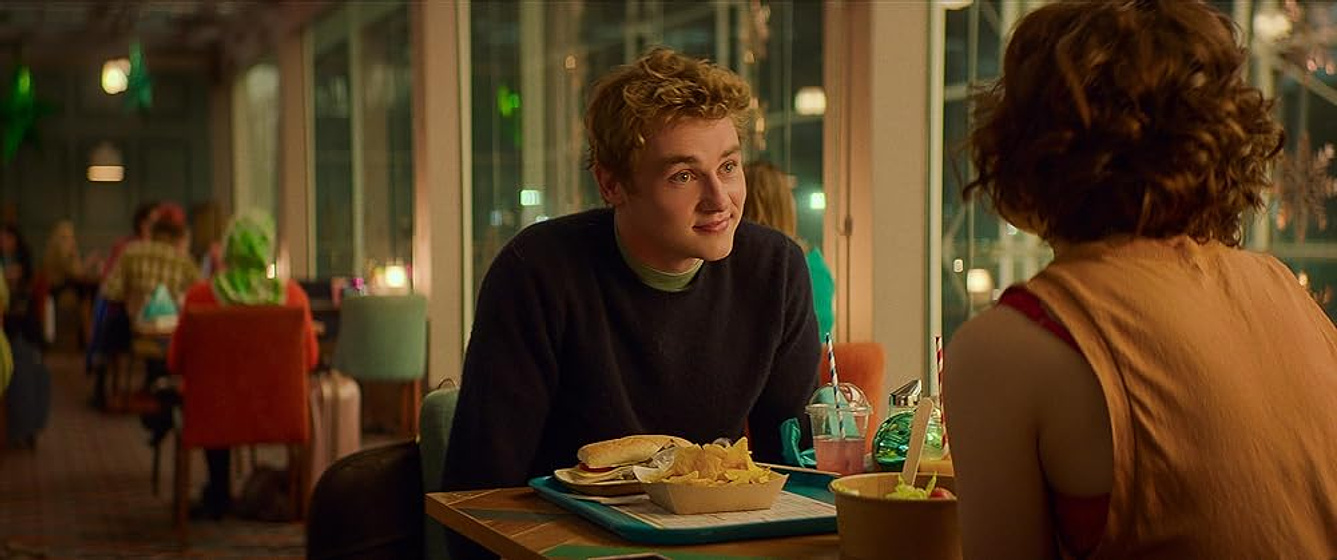 Ben Hardy en la-probabilidad-estadistica-del-amor-a-primera-vista
