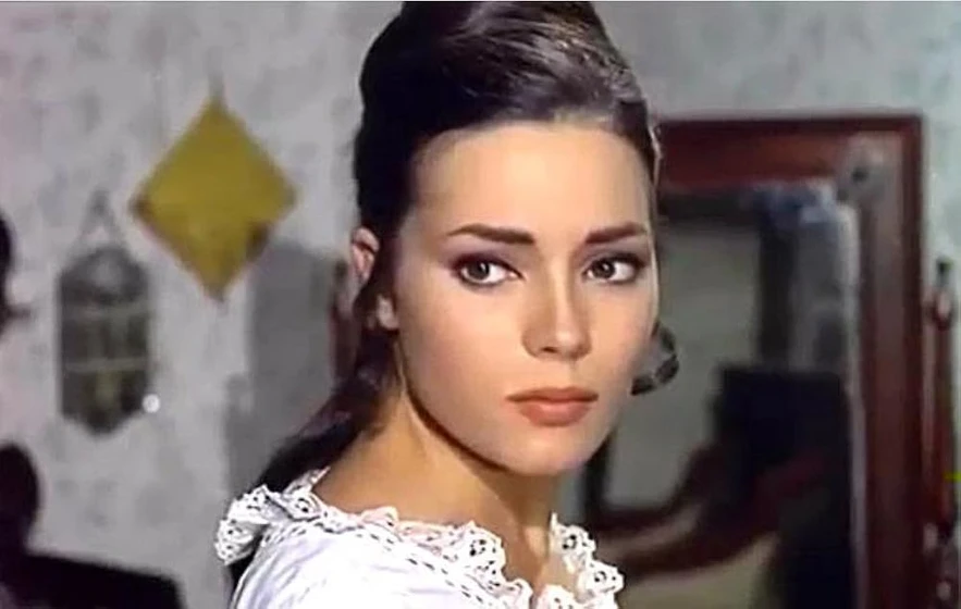 Pilar Velázquez en manos-torpes