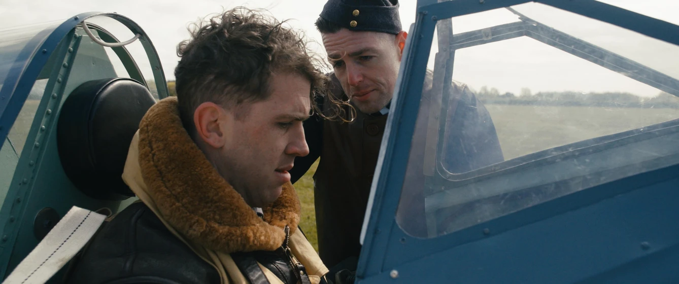 Vin Hawke y Kris Saddler en spitfire-over-berlin