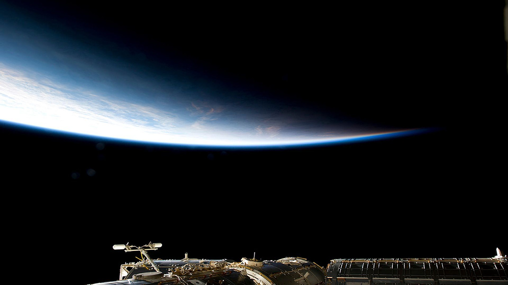 Imagen de Beyond, ode to the Earth