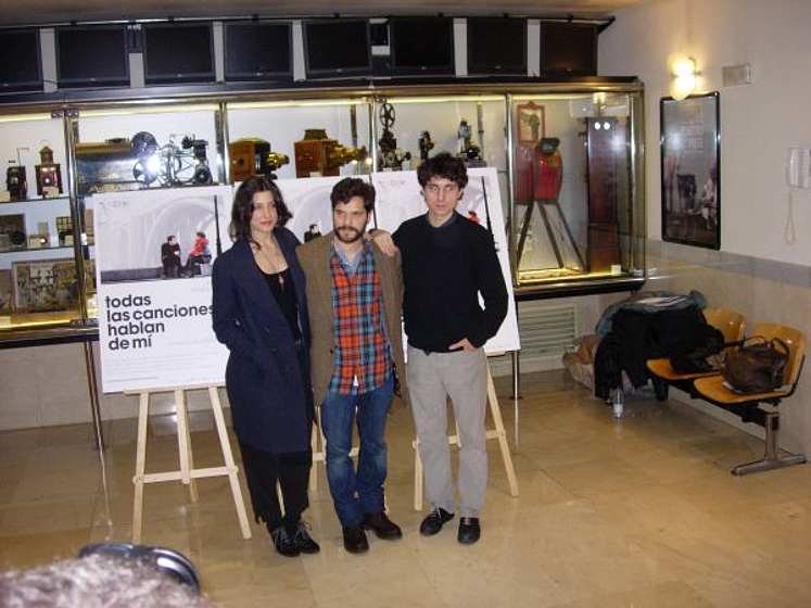 Bárbara Lennie, Oriol Vila y Jonás Trueba en Todas las canciones hablan de mí (Photocall en Madrid. Diciembre 2010)