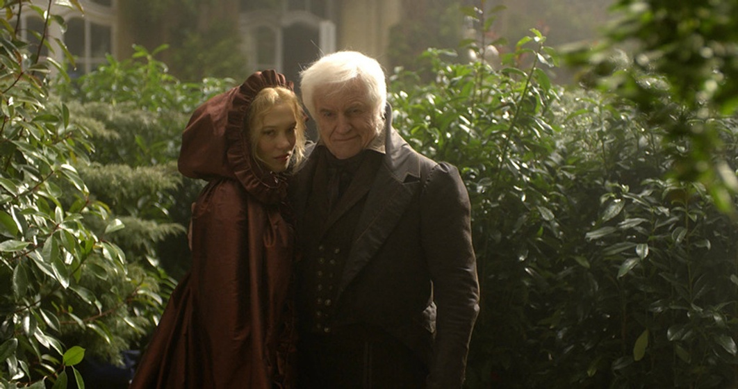 André Dussollier y Léa Seydoux en La Bella y la Bestia