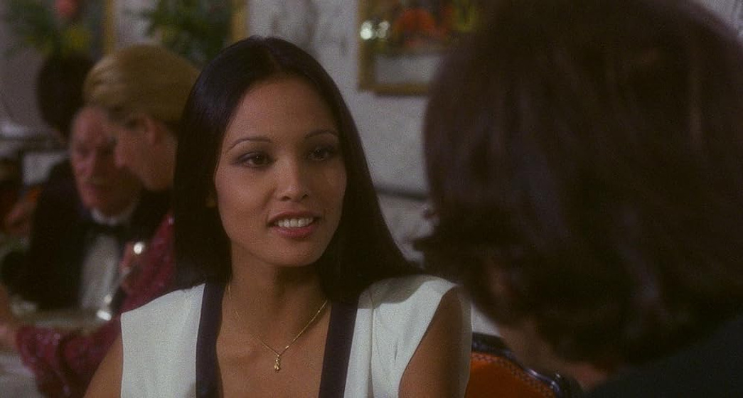 Laura Gemser en emanuelle-negra-se-va-al-oriente