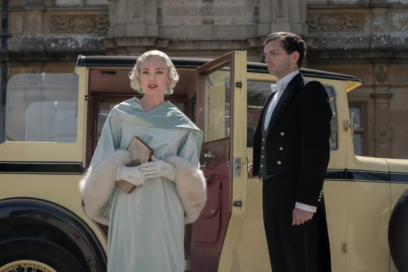 Michael Fox y Laura Haddock en downton-abbey-una-nueva-era