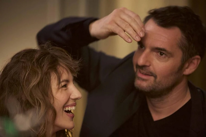 Louise Bourgoin y Arnaud Ducret en familia-a-la-fuerza