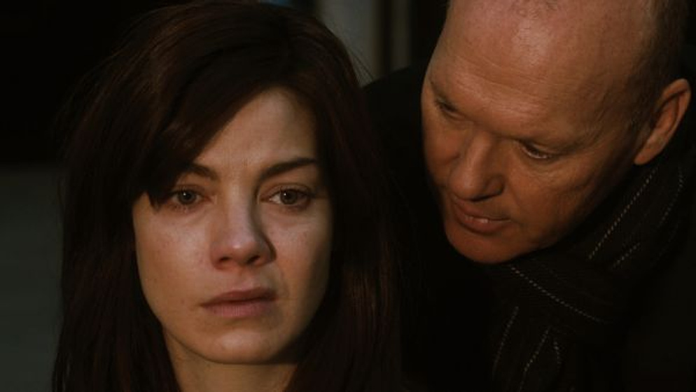 Michael Keaton y Michelle Monaghan en Atrapada en la oscuridad