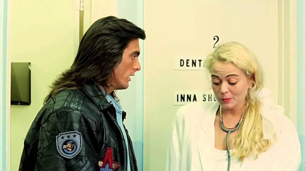 Mathew Karedas en samurai-cop
