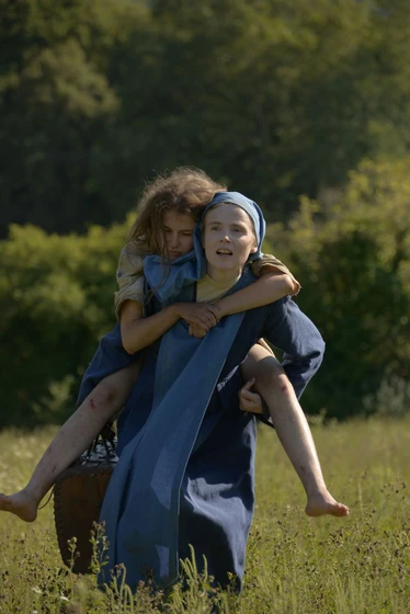 Isabelle Carré y Ariana Rivoire en la-historia-de-marie-heurtin